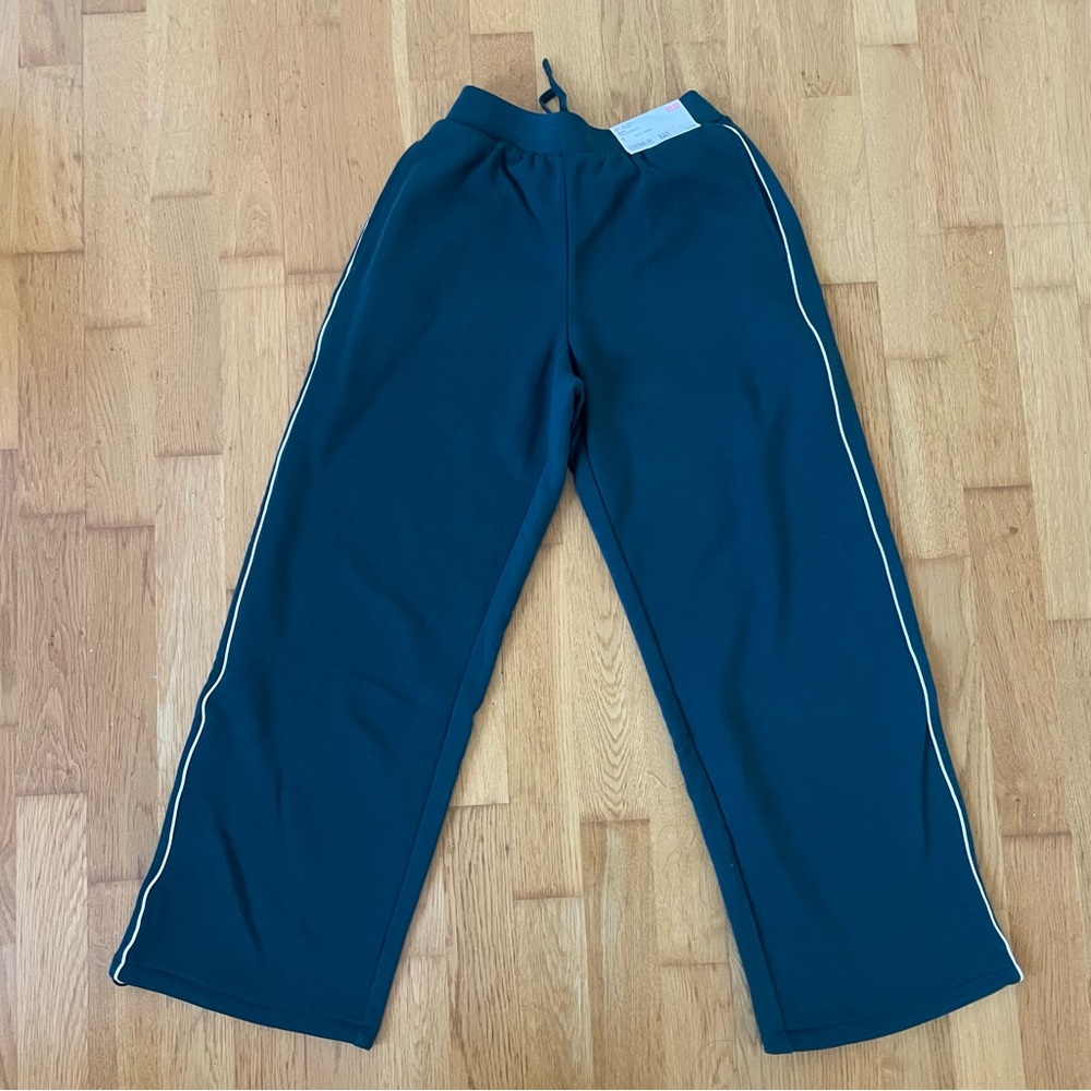 New with Tags Uniqlo green drawstring sweatpants with side stripe in Small